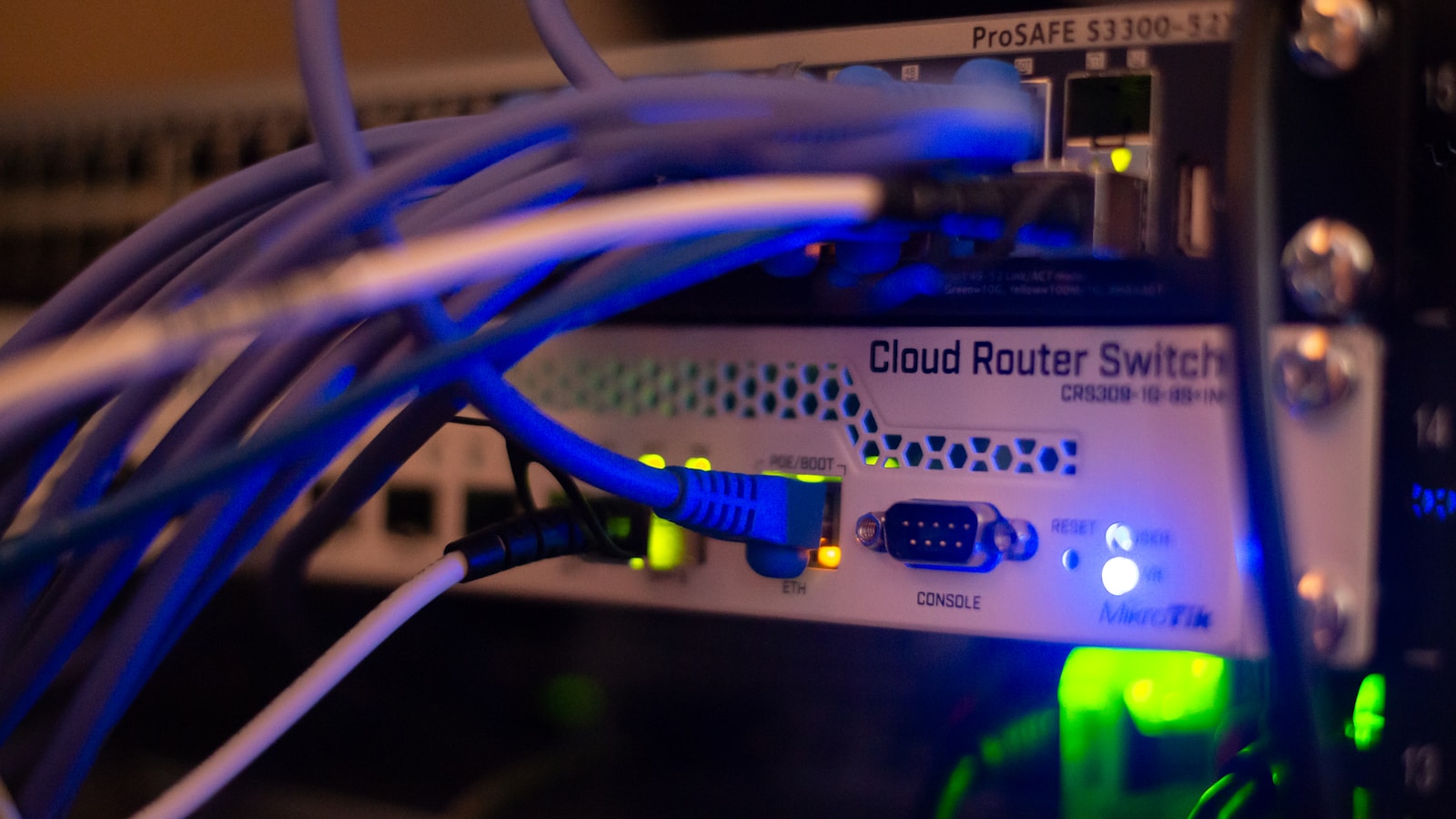 Professional cloud networking and server infrastructure